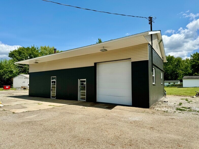 More Photos Of 1475 Massillon Rd, Akron Convenience Store For Lease