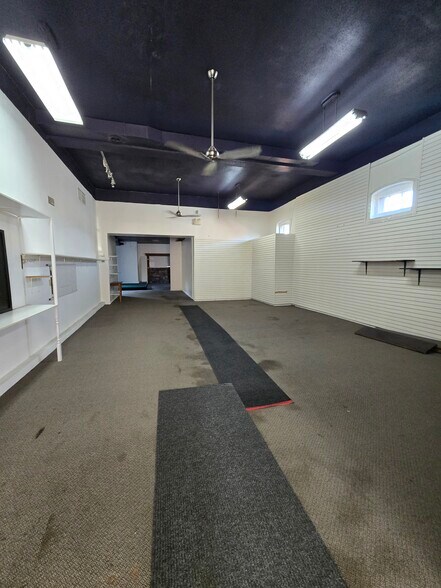 More Photos Of 75 Manitoba St, Bracebridge General Retail For Sale