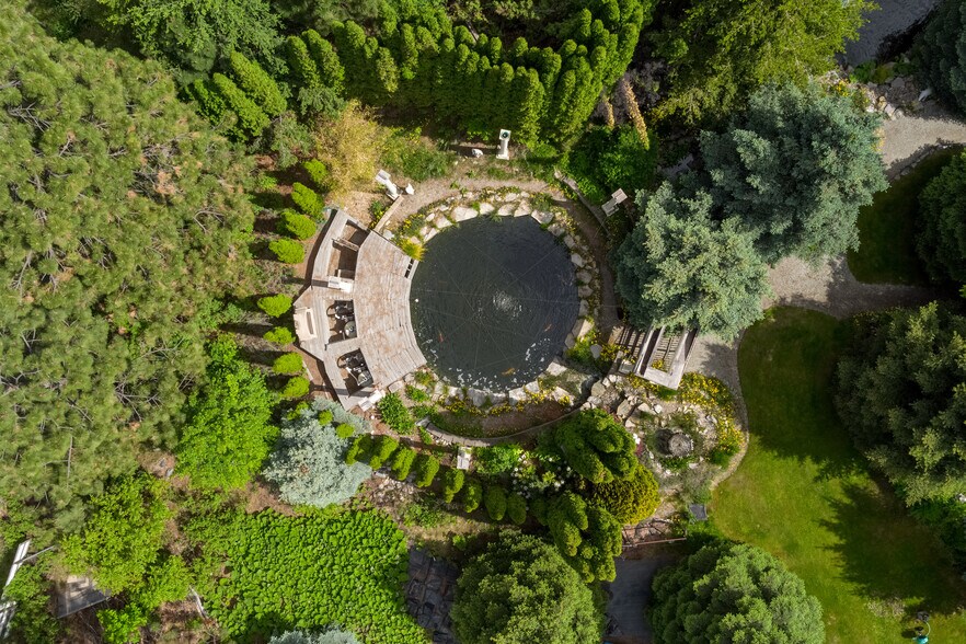 More Photos Of 1605 Garner Rd, Kelowna Specialty For Lease