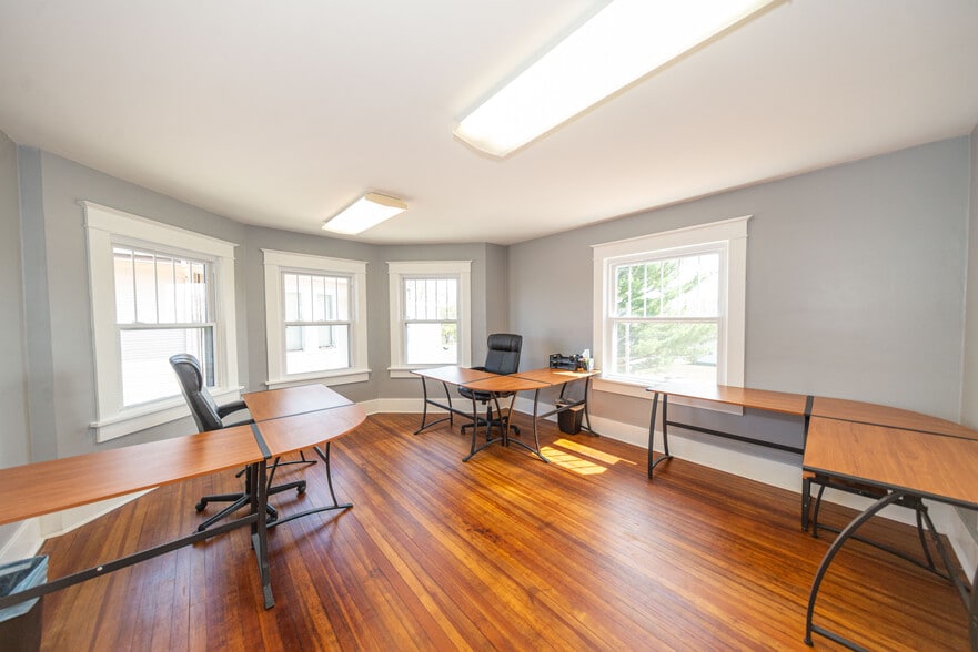 More Photos Of 2003 Broadway St, Mount Vernon Loft Creative Space For Sale