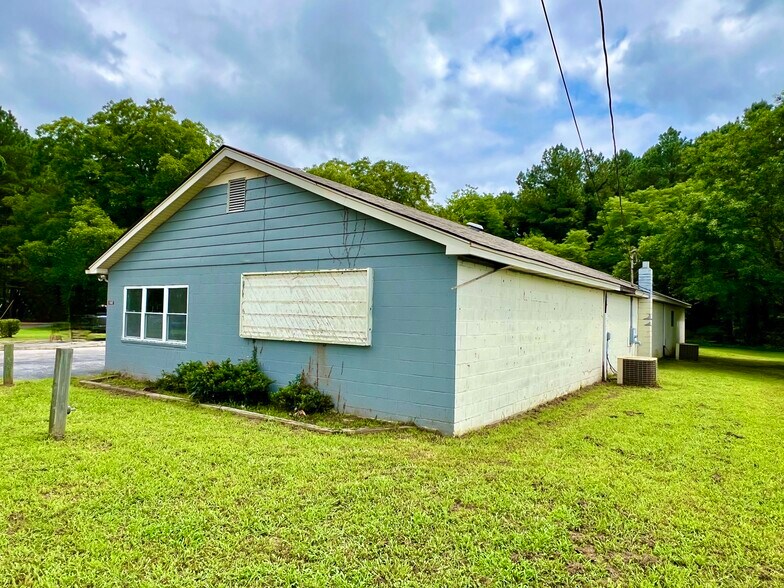 More Photos Of 15242 General Puller Hwy, Deltaville Freestanding For Sale