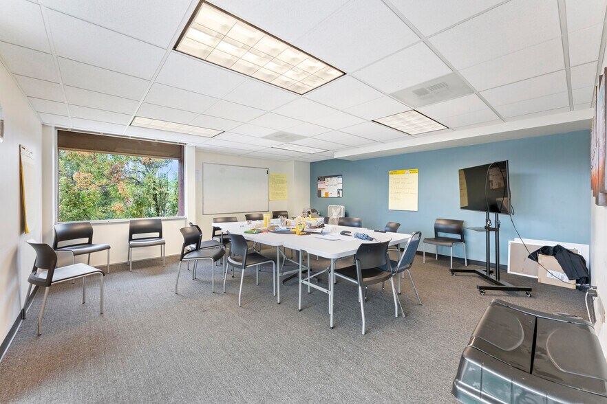 More Photos Of 900 Main St, Oregon City Storefront Retail Office For Lease