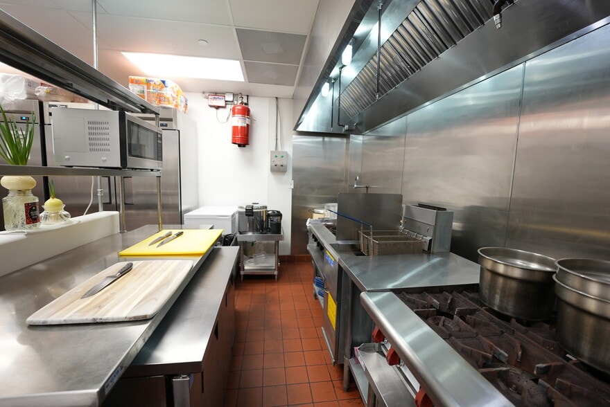 More Photos Of 650 Iwilei Rd, Honolulu Flex For Lease