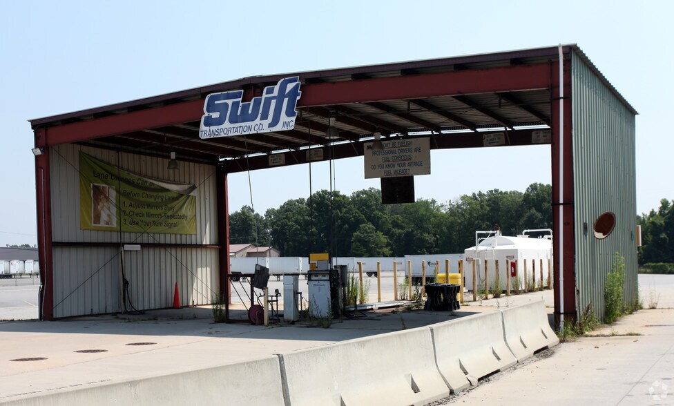 More Photos Of 406 Summit Rd, Eden Truck Terminal For Sale