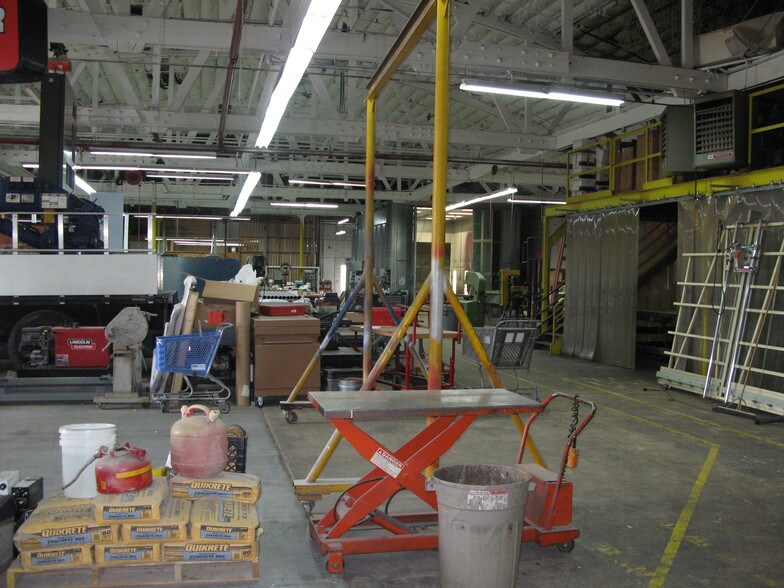 More Photos Of 125 Front St, Bridgeport Warehouse For Sale