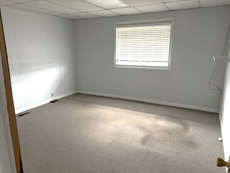 More Photos Of 1924 Allentown Rd, Lima Medical For Sale