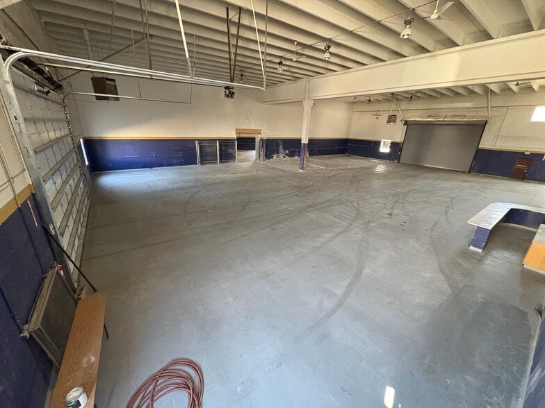 More Photos Of 4780 Oakland St, Denver Warehouse For Sale