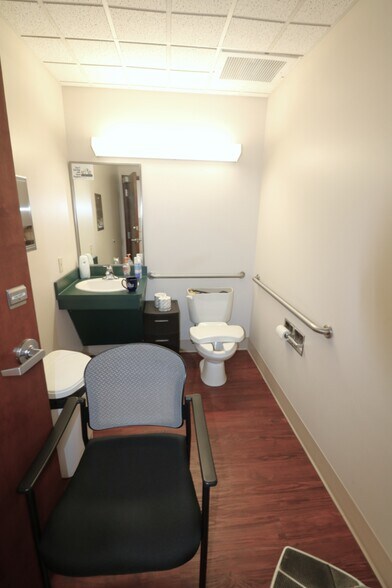 More Photos Of 136 N Ridge St, Monroeville Medical For Sale