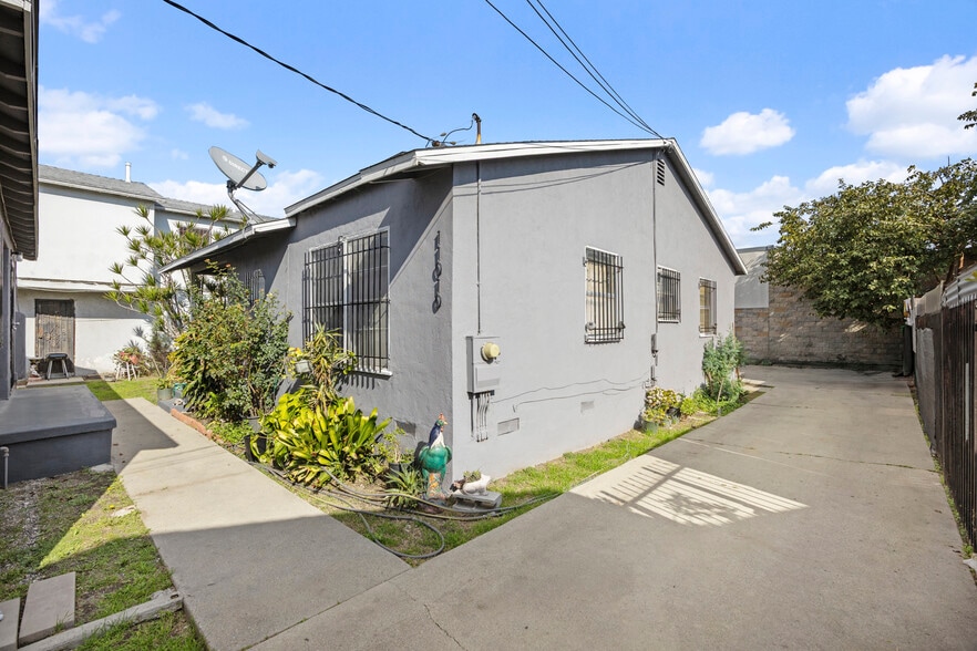 More Photos Of 11008 Willowbrook Ave, Los Angeles Multifamily For Sale