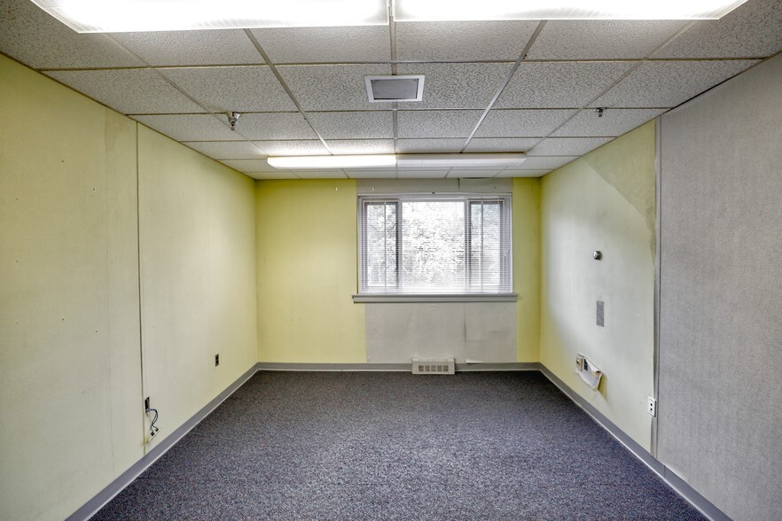 More Photos Of 480 Hampden St, Holyoke Office For Sale