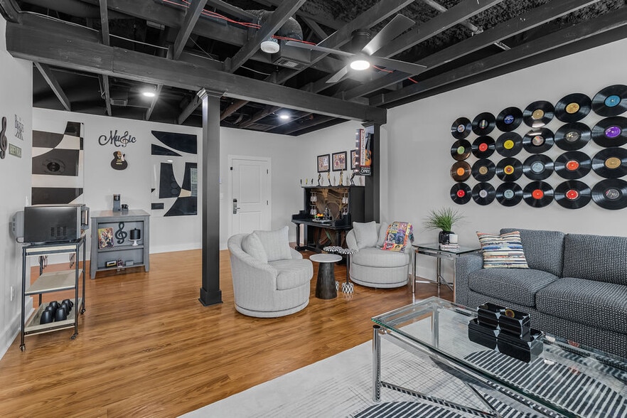 More Photos Of 156 Camellia St, Biloxi General Retail For Sale