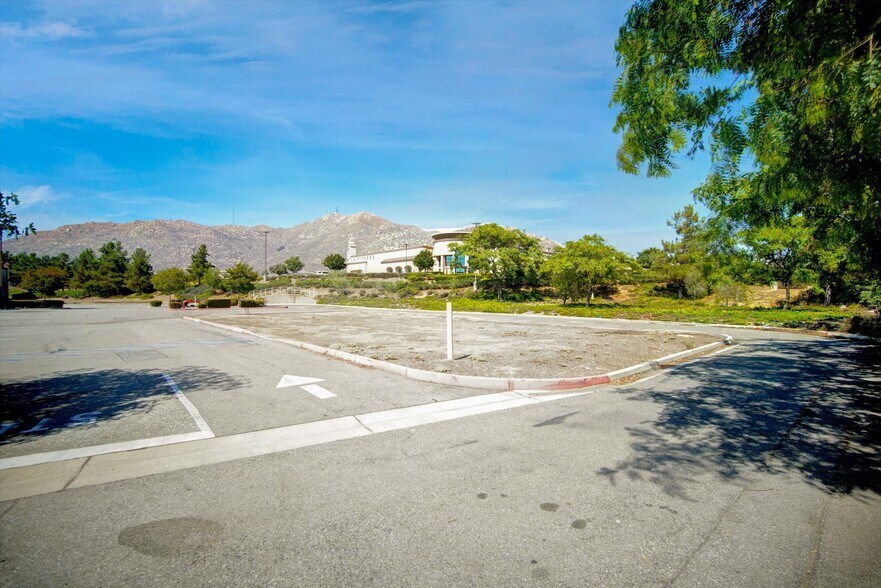 More Photos Of Canyon Springs Parkway, Riverside Land For Lease