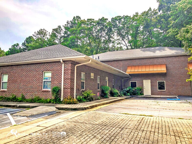 More Photos Of 196 Weatherly Dr, Fayetteville Freestanding For Lease