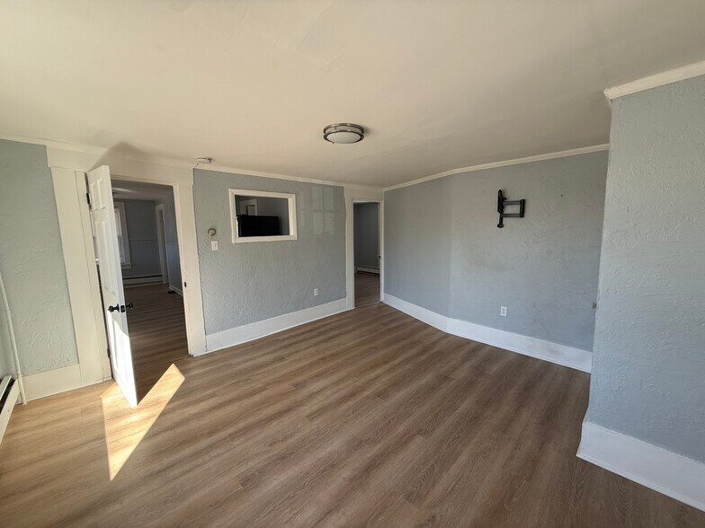 More Photos Of 2 Lyon St, Putnam Apartments For Sale