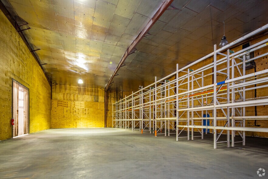 More Photos Of 7004 E Broadway Ave, Tampa Warehouse For Lease