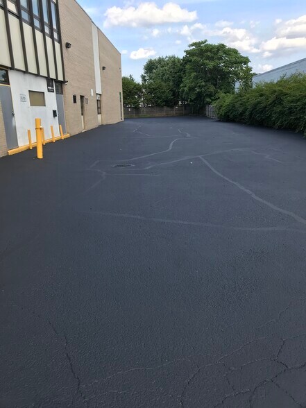 More Photos Of 535 S Broadway, Hicksville Office For Lease