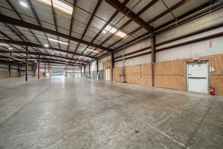 More Photos Of 1056 NE 16th St, Ocala Industrial For Lease