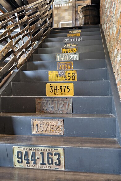 More Photos Of 148 Pit Ln, Pontiac Parking Garage For Sale