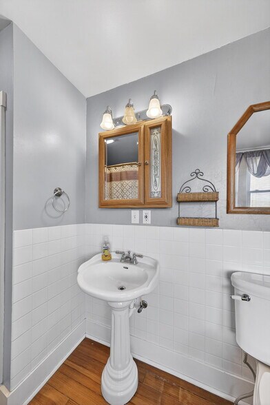 More Photos Of 1011 Market St, Hermann General Retail For Sale