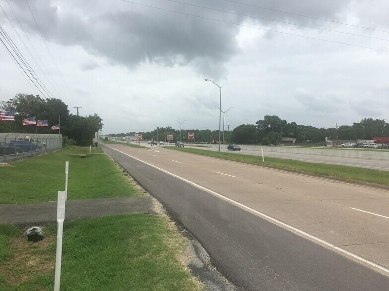More Photos Of 11909 C F Hawn Fwy, Dallas Auto Dealership For Sale