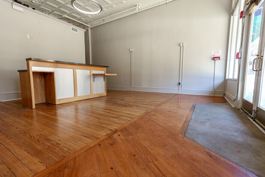 More Photos Of 154 Magnolia St, Spartanburg Storefront Retail Office For Lease