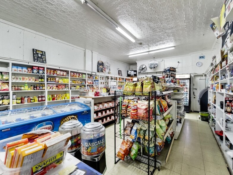 More Photos Of 44 Francis St, Hamilton Flex For Sale