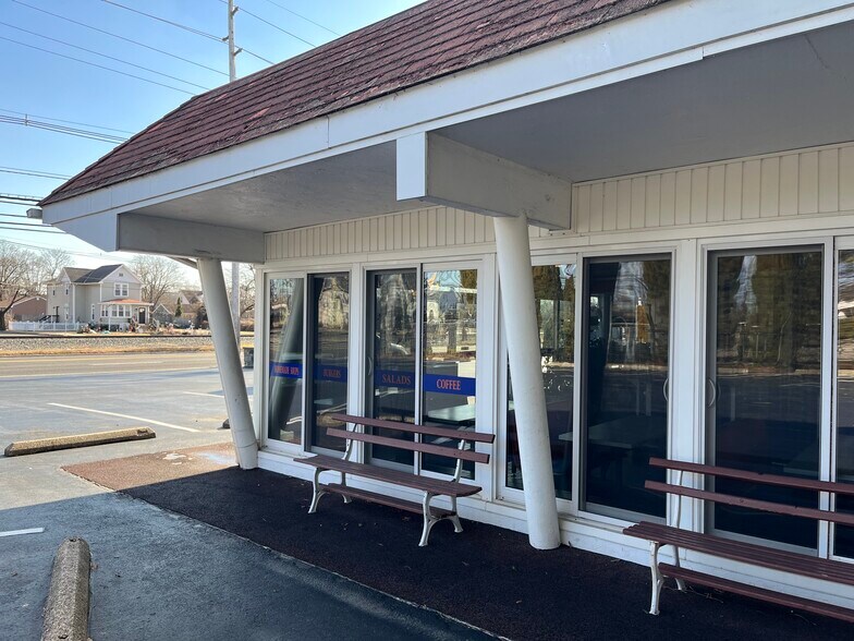 More Photos Of 59 Saint Mihiel Dr, Riverside Restaurant For Sale