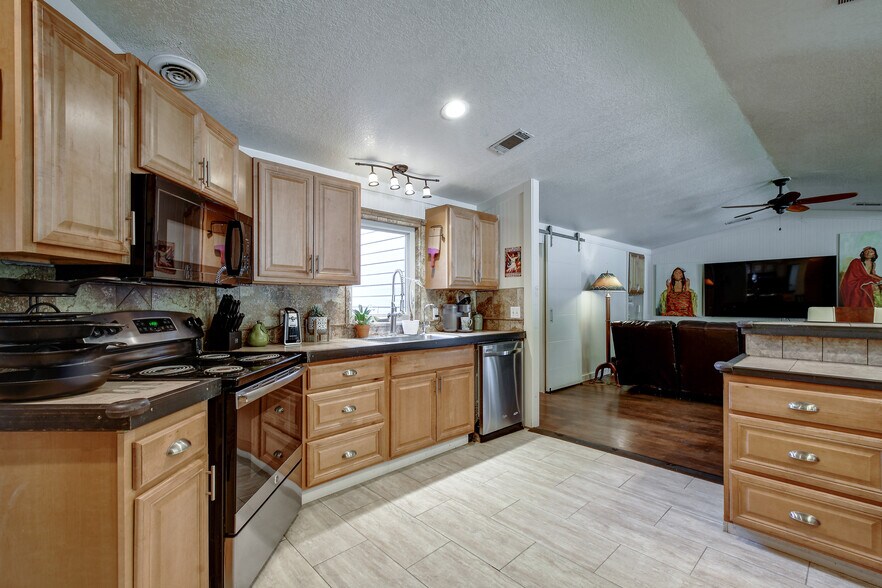 More Photos Of 1340 Hinch Dr, New Braunfels Apartments For Sale