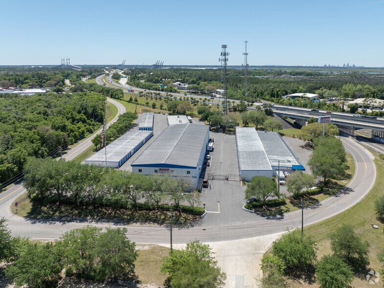 More Photos Of 10416 New Berlin Rd, Jacksonville Warehouse For Lease