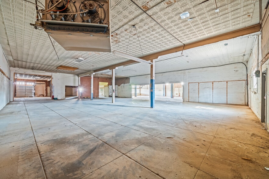 More Photos Of 1301 Buddy Holly Ave, Lubbock Warehouse For Sale