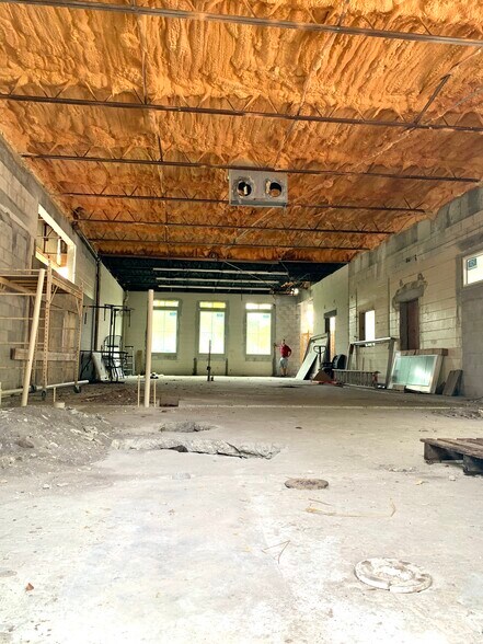 More Photos Of 575 N Washington Blvd, Sarasota Freestanding For Sale