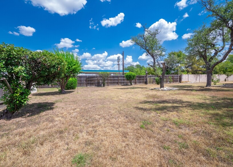 More Photos Of 1702 Lone Oak Dr, Leander Flex For Sale