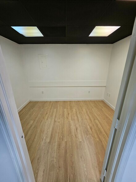 More Photos Of 14200-14238 SW 136th St, Miami Light Manufacturing For Sale