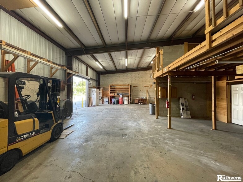 More Photos Of 3903 Industry Blvd, Lakeland Warehouse For Lease