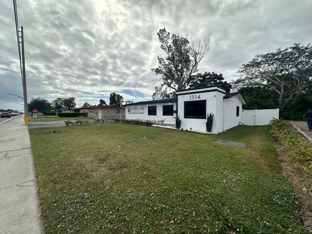 More Photos Of 1314 S Semoran Blvd, Orlando Office For Lease