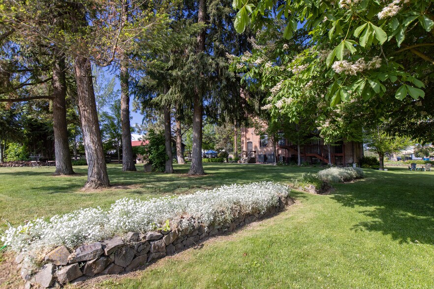 More Photos Of 40 SE Heimrich St, Dufur Hotel For Sale