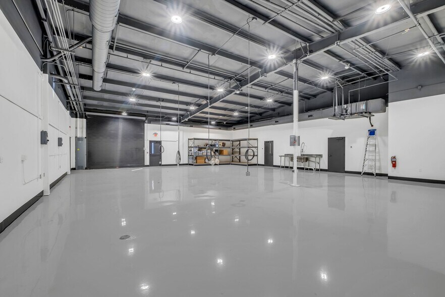 More Photos Of 2200 8th Ave S, Nashville Showroom For Lease