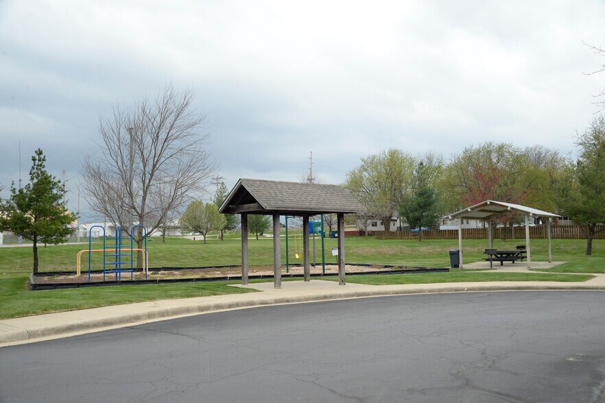 More Photos Of 1031 Ivey Ln, Lebanon Apartments For Sale