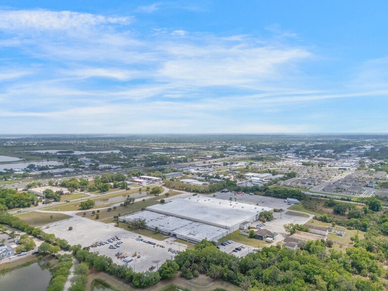 More Photos Of 100-106 Cattlemen Rd, Sarasota Distribution For Sale