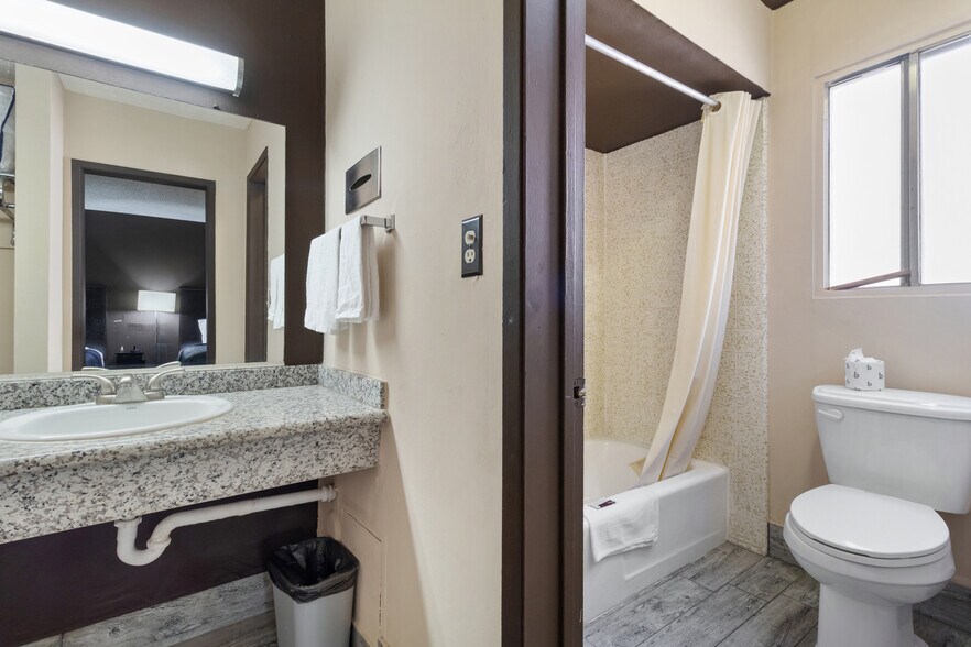 More Photos Of 1243 E Main St, Barstow Hotel For Sale