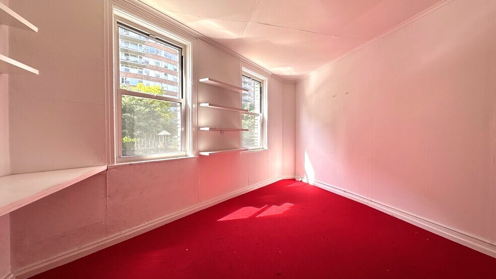 More Photos Of 35 Saint James Pl, New York Storefront Retail Residential For Lease