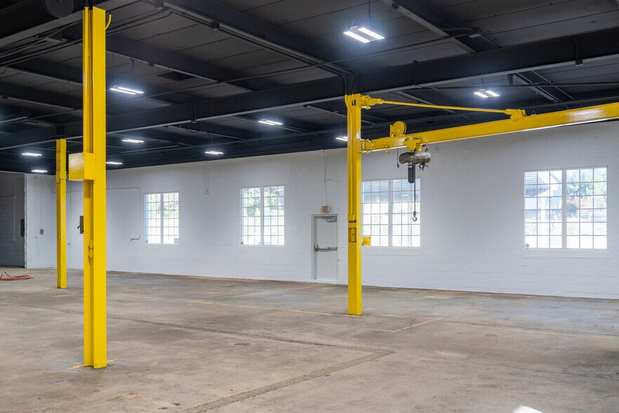 More Photos Of 1918 W Virginia Ave, Crewe Warehouse For Lease