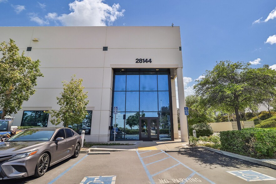 More Photos Of 28104-28144 Witherspoon Pky, Valencia Warehouse For Lease