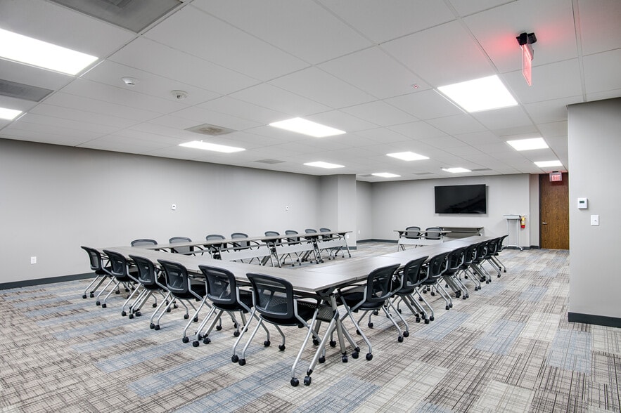 More Photos Of 5728 Lyndon B Johnson Fwy, Dallas Office For Lease