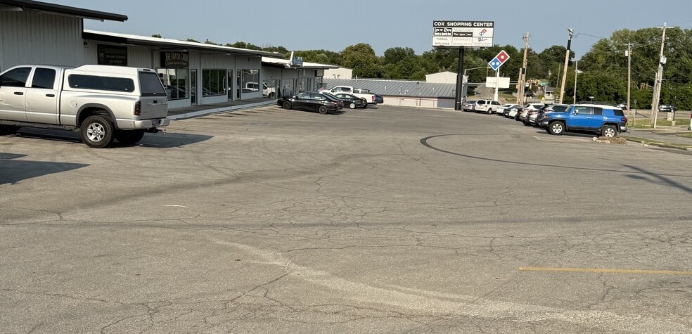 More Photos Of 23 E 34th St, Sand Springs Storefront For Sale