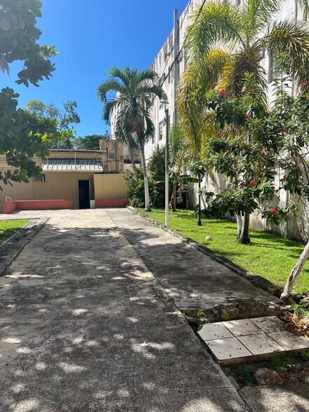 More Photos Of 627-637 W Flagler St, Miami Hotel For Sale