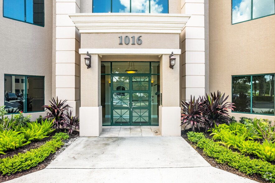 More Photos Of 1016 Collier Center Way, Naples Coworking Space