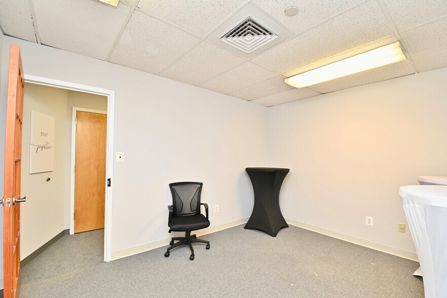 More Photos Of 10903 Indian Head Hwy, Fort Washington Office For Sale