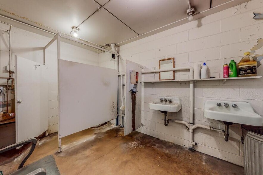 More Photos Of 206 N Highway Ave, Blooming Prairie Service For Sale