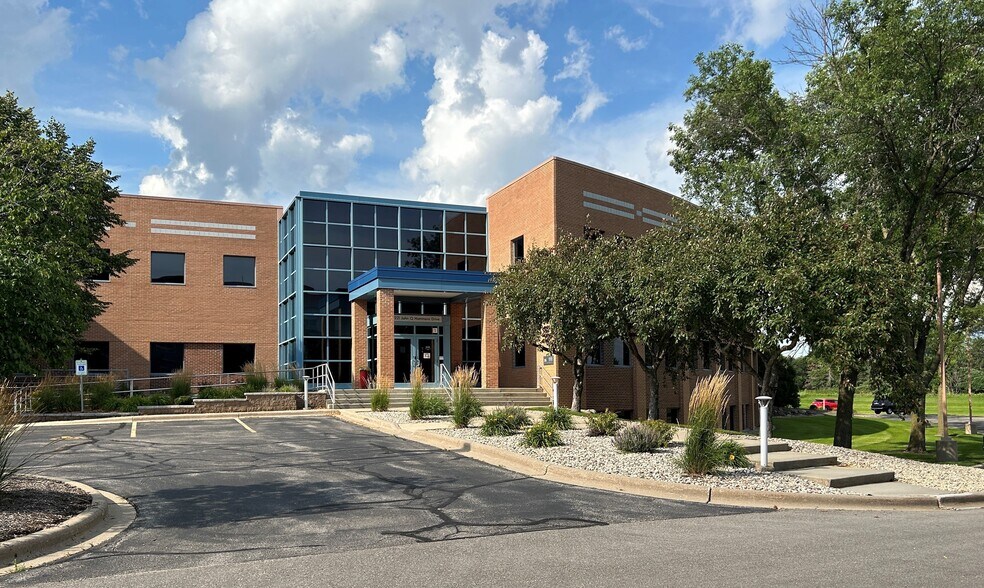 More Photos Of 1221 John Q Hammons Dr, Madison Office For Lease